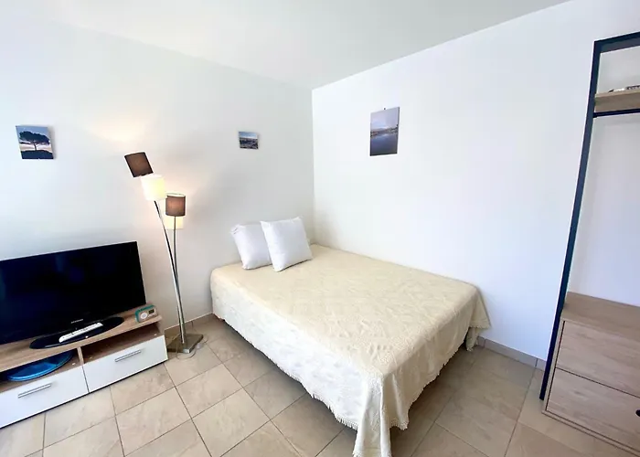 Lumineux à Avec Climatisation Et Terrasse - Fr-1-604-51 * Mèze